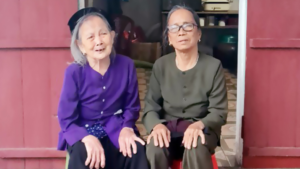Tấm lòng son của hai vợ liệt sĩ