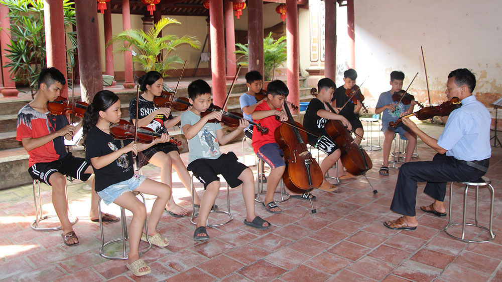 Lưu truyền tiếng vĩ cầm làng Then