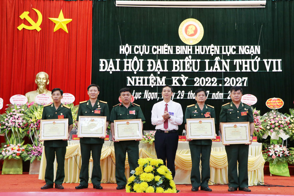 {keywords} {keywords}