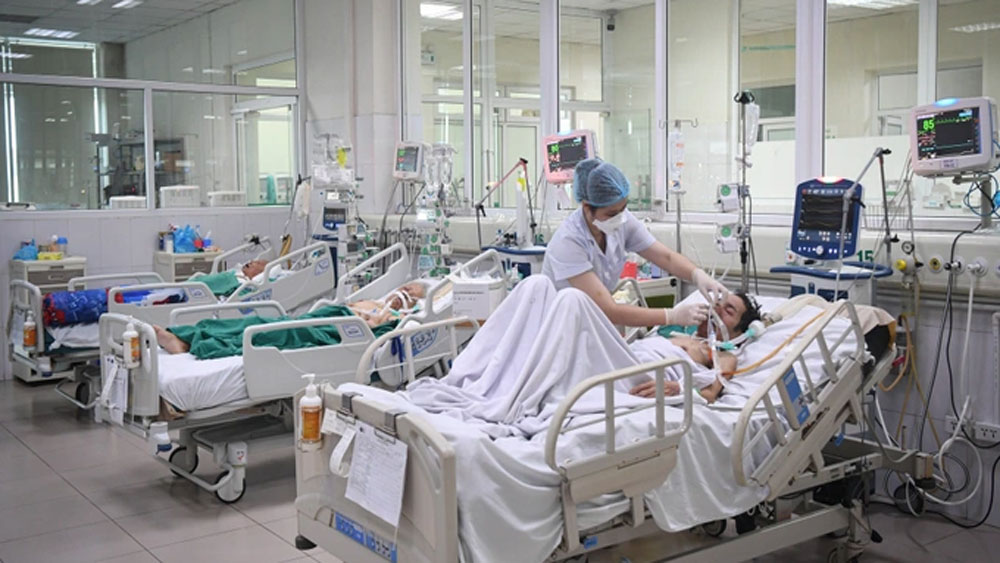 Mỗi ngày Bệnh viện Bệnh Nhiệt đới Trung ương tiếp nhận 10 ca Covid-19 nặng, nguy kịch
