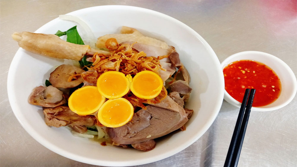 What makes Saigonese salivate over a chicken offal savory