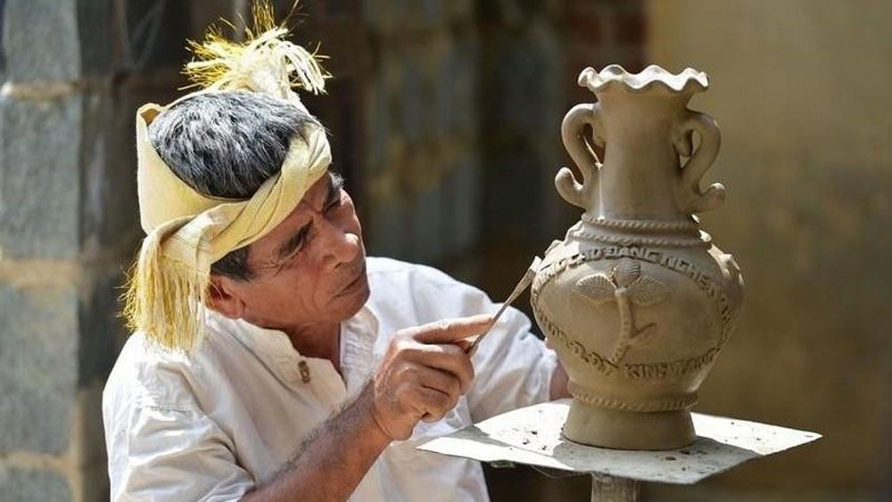 Cham people’s pottery making art named heritage in need of urgent safeguarding