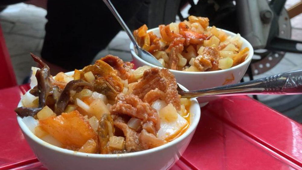 500 bowls of rice cake are sold at this 30-year-old eatery every day