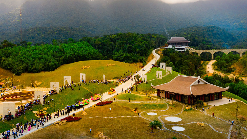 Báo Bắc Giang trưng bày ảnh sự kiện chính trị, thành tựu KT-XH của tỉnh tại Tuần Văn hóa - Du lịch năm 2023