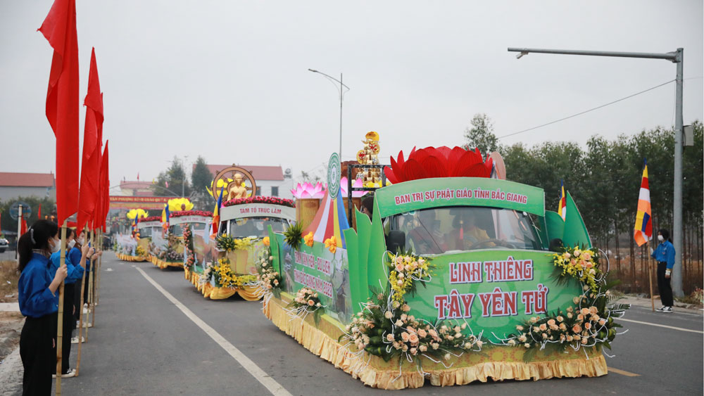 Bắc Giang: Rước Mộc bản "Cư trần lạc đạo phú" từ chùa Vĩnh Nghiêm lên Tây Yên Tử
