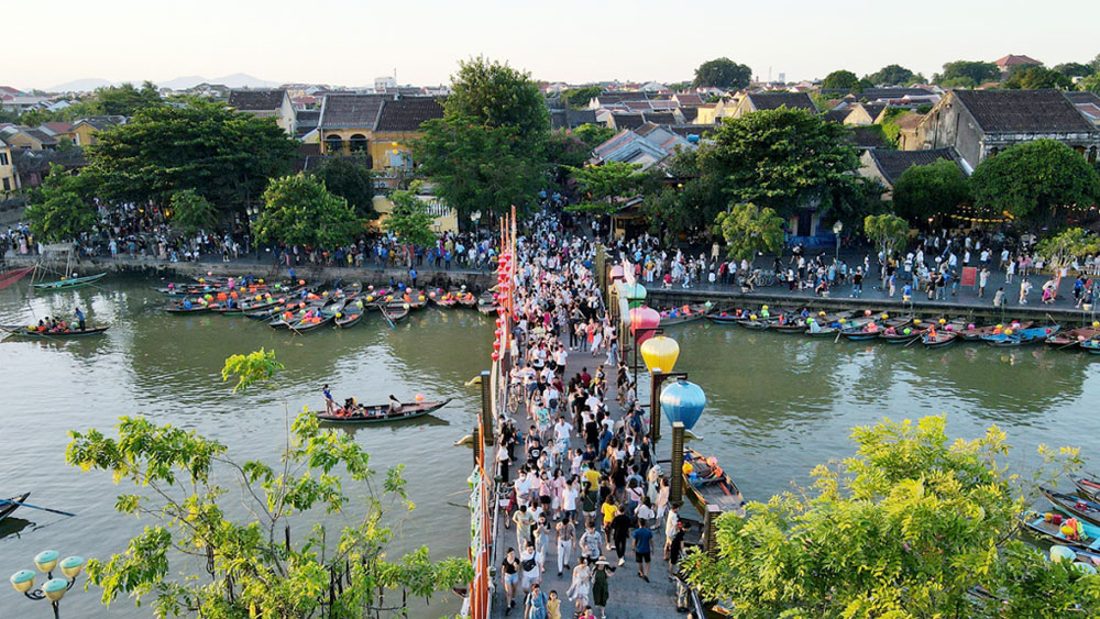 Hội An lùi việc thu phí toàn bộ du khách