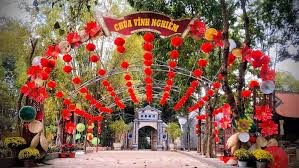 Pilgrimage to ancient Vinh Nghiem pagoda