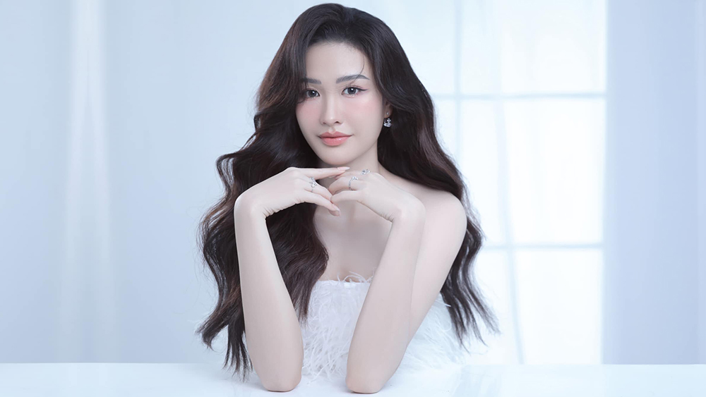 Gu mặc của "Hoa khôi bóng chuyền" Kim Thanh