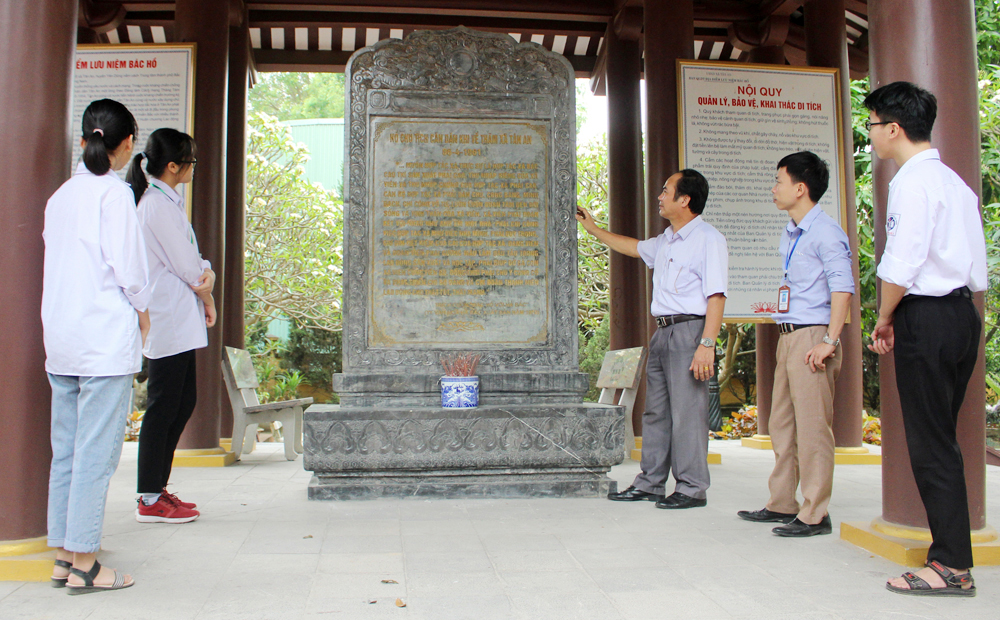 {keywords} {keywords}