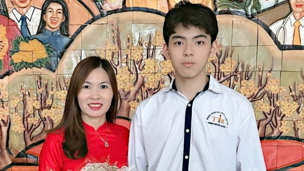 Đỗ Đức Anh - Nam sinh thành phố trở thành thủ khoa lớp chuyên Sử