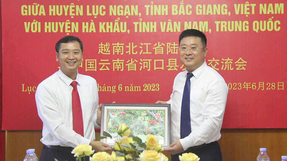 Đẩy mạnh hợp tác giữa huyện Lục Ngạn (Bắc Giang) và Hà Khẩu (Trung Quốc)
