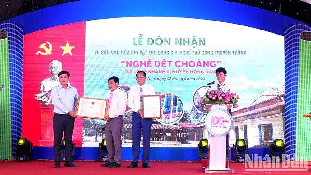 Dong Thap scarf weaving recognised as national intangible cultural heritage
