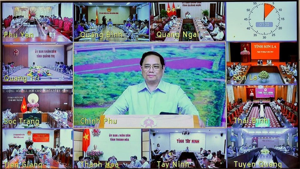 PM urges hastening implementation of key projects
