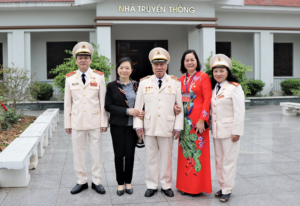 {keywords} {keywords}