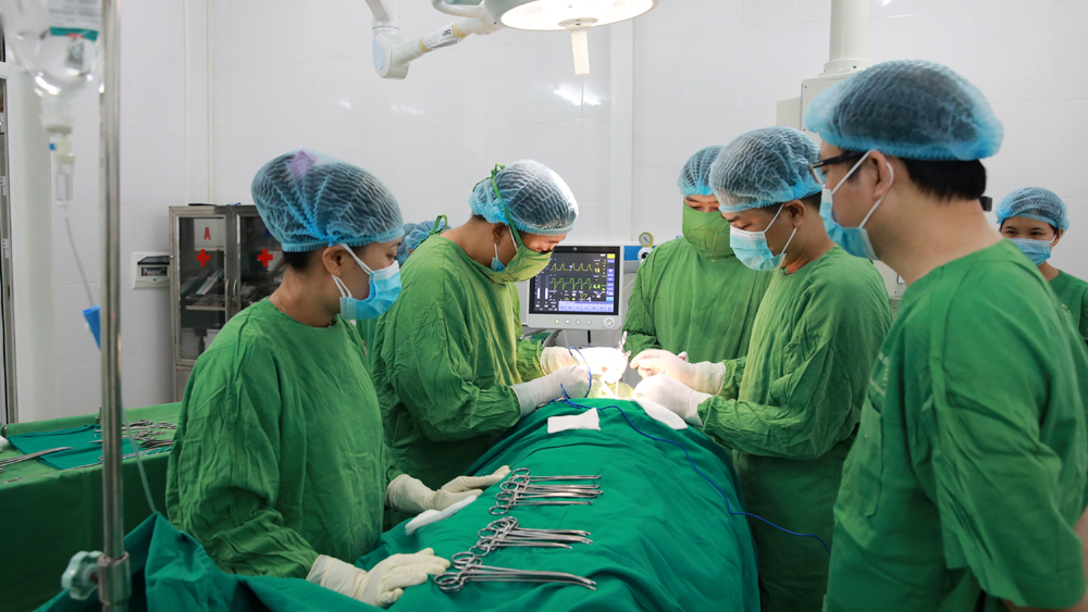 Bác sĩ Phan Hướng Dương: Yêu quê hương theo cách riêng của người thầy thuốc