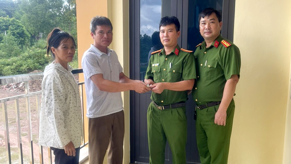 Một người dân ở Lục Ngạn trả lại tiền do người khác chuyển nhầm