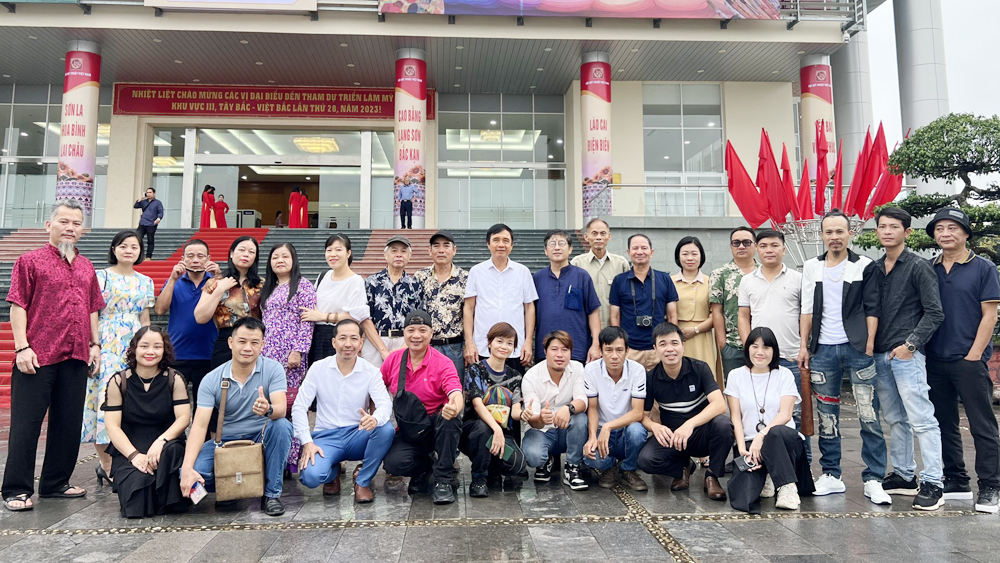 Bac Giang's work wins prize A at the 28th Viet Bac - Northwest Region III Fine Arts Exhibition