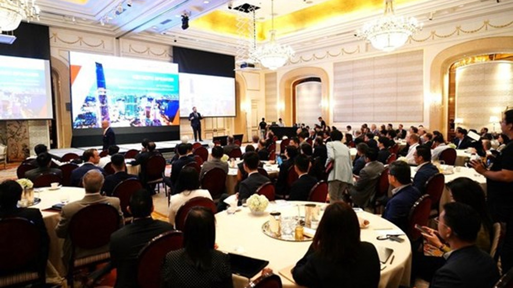Hundreds of foreign investors arrive to explore Vietnam's investment opportunities
