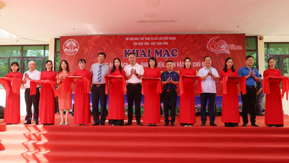 Trưng bày 2 nghìn tài liệu, sách, ảnh chủ đề "Bác Hồ với Bắc Giang - Bắc Giang với Bác Hồ"
