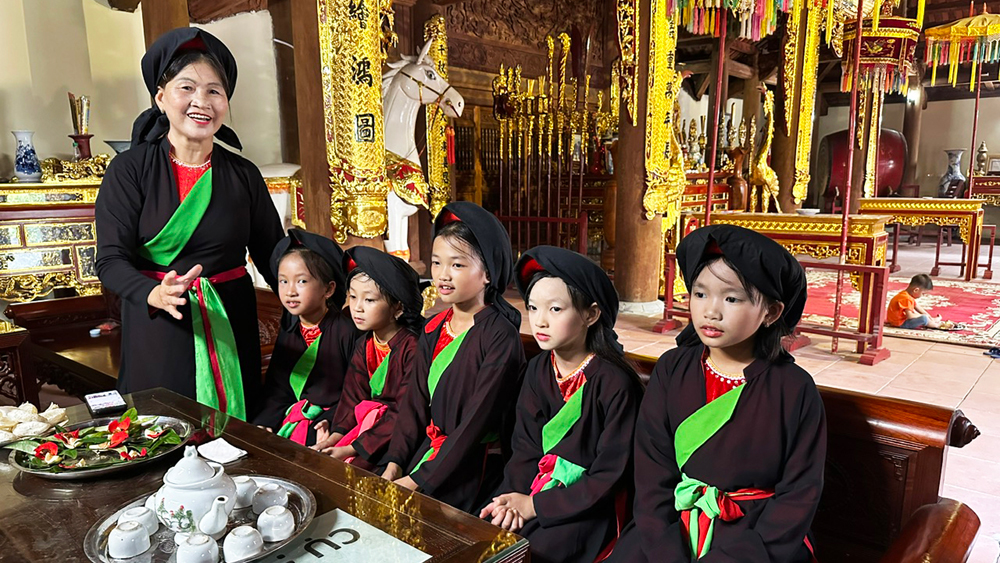 Liền chị Đặng Thị Nhung:  Nối dài tình yêu quan họ