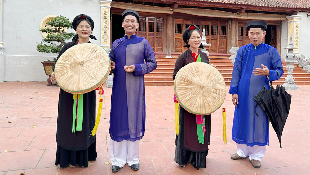 Singer Dang Thi Nhung inspires love for Quan ho singing