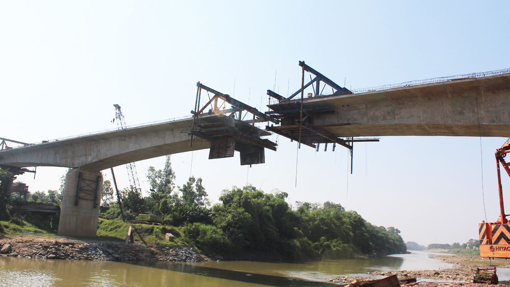 Phấn đấu hợp long cầu Hòa Sơn vào giữa tháng 11 năm nay