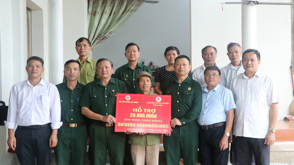 Lục Ngạn: Trao hơn 60 triệu đồng hỗ trợ sửa nhà ở cho nạn nhân chất độc da cam/dioxin