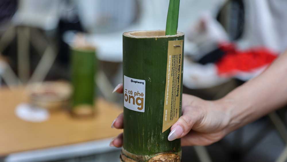 Cà phê ống tre bán gần 200 ly mỗi ngày