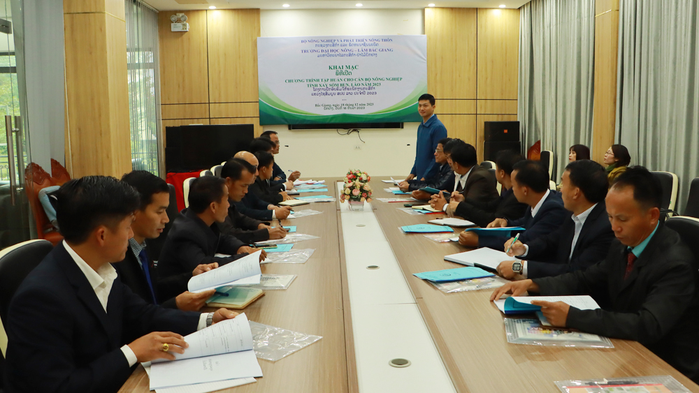 Trường Đại học Nông-Lâm Bắc Giang đào tạo kỹ thuật nông nghiệp cho cán bộ tỉnh Xay Sổm Bun (Lào)