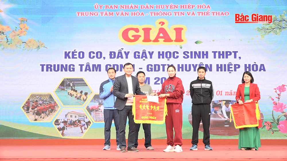 Hiệp Hòa: Gần 200 học sinh tham gia hội thi kéo co, đẩy gậy
