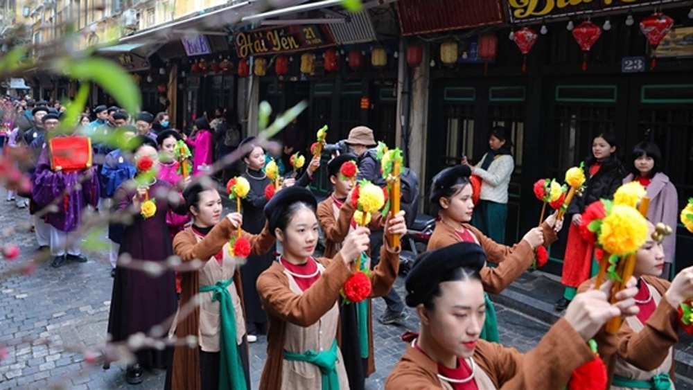 Traditional Tet rituals take place in Hanoi Old Quarter