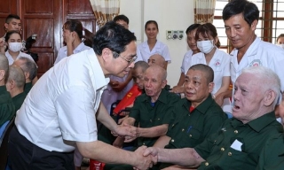 Thủ tướng yêu cầu tiếp tục chăm lo tốt đời sống người có công với cách mạng