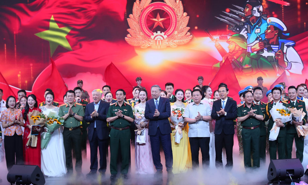  Giao lưu nghệ thuật “Khắc ghi lời Bác - vang nhịp quân hành”