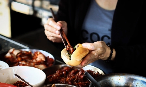 Vì sao liên tiếp xảy ra các vụ ngộ độc bánh mì?