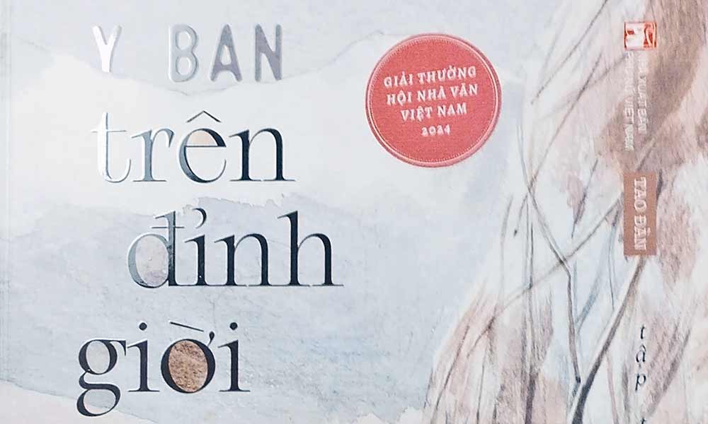 Y Ban nhìn từ “Trên đỉnh giời”