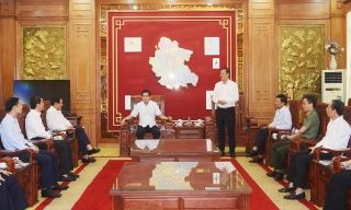 Bí thư Tỉnh ủy Nguyễn Văn Gấu kiểm tra việc vận hành bộ máy chính quyền địa phương 2 cấp tại phường Kinh Bắc