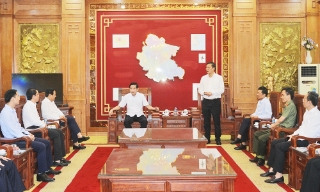 Bí thư Tỉnh ủy Nguyễn Văn Gấu thăm, động viên đội ngũ cán bộ vận hành bộ máy chính quyền địa phương 2 cấp tại phường Kinh Bắc