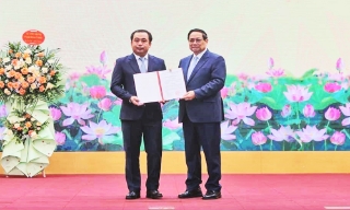 Thủ tướng Phạm Minh Chính trao Quyết định bổ nhiệm quyền Bộ trưởng Bộ Nông nghiệp và Môi trường