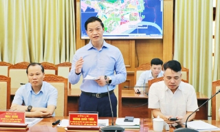 Chủ tịch UBND tỉnh Vương Quốc Tuấn làm việc với một số cơ sở giáo dục 