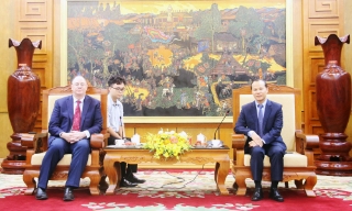 Phó Chủ tịch Thường trực UBND tỉnh Mai Sơn tiếp và làm việc với đoàn công tác của Tổ chức Kenan Foundation Asia