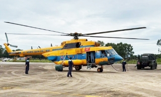 Bộ Quốc phòng huy động trực thăng mang hàng cứu trợ người dân vùng lũ Nghệ An