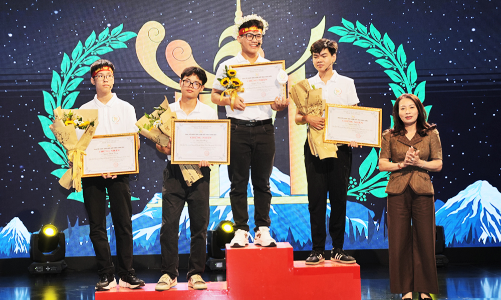  Thí sinh Nguyễn Trọng Hiếu giành ngôi Quán quân sân chơi “Đất học Kinh Bắc” 