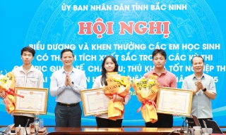 Bắc Ninh: Khen thưởng học sinh đoạt giải Olympic, thủ khoa và nghệ sĩ tiêu biểu