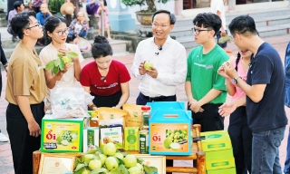 Phó Chủ tịch UBND tỉnh Phạm Văn Thịnh lần thứ hai livestream bán nông sản địa phương