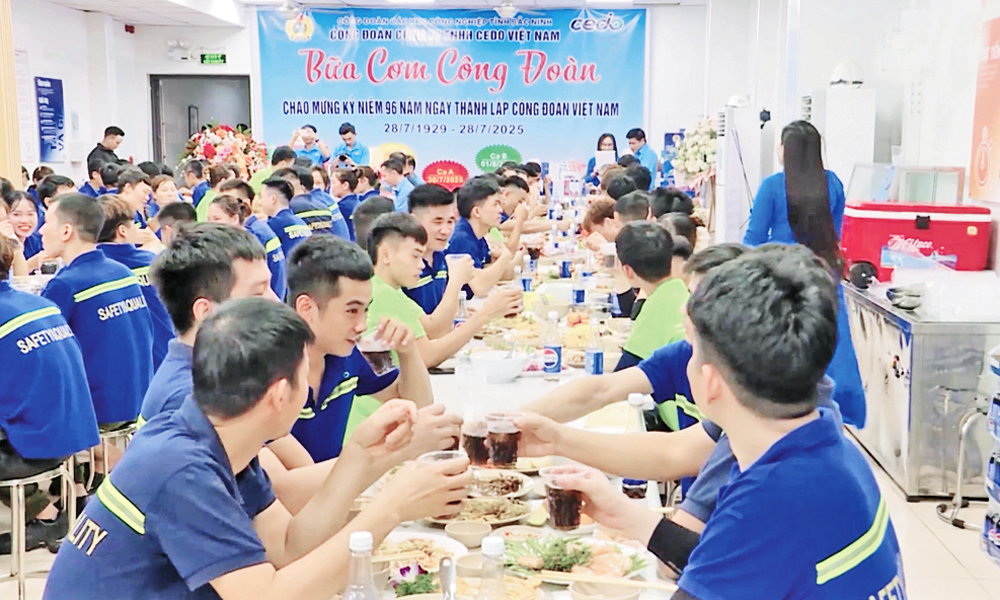 Chương trình “Bữa cơm công đoàn” - Gắn kết, tri ân người lao động