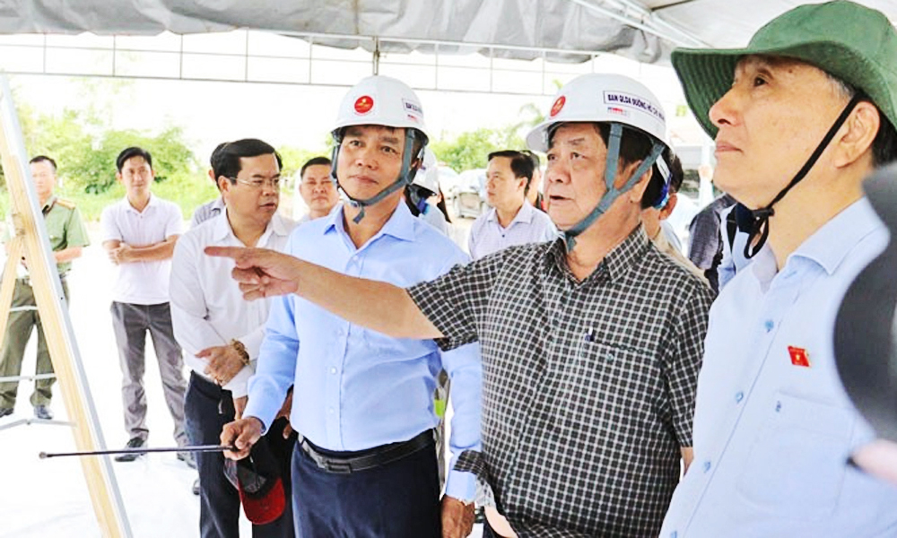  Phấn đấu đưa Dự án đường Hồ Chí Minh về đích đúng hẹn