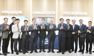 Phó Thủ tướng Thường trực Chính phủ Nguyễn Hòa Bình thăm và làm việc tại Công ty trách nhiệm hữu hạn Hana Micron Vina