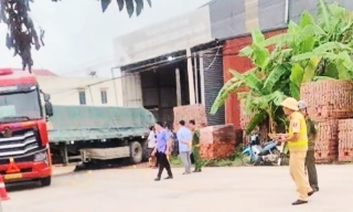 Bắc Ninh: Va chạm với xe đầu kéo, nam thanh niên tử vong
