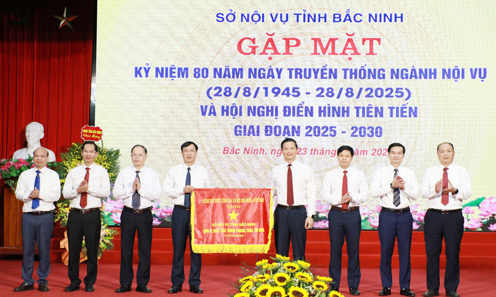  Chủ tịch UBND tỉnh dự gặp mặt cán bộ, công chức ngành nội vụ nhân kỷ niệm 80 năm Ngày truyền thống