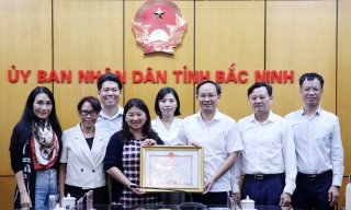 Phó Chủ tịch UBND tỉnh Phạm Văn Thịnh làm việc với đại diện Công ty Dragonberry Produce về thúc đẩy xuất khẩu vải thiều